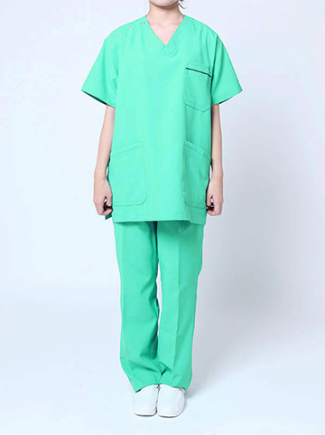 手術着の衣装を着用した写真（グリーン・女性）