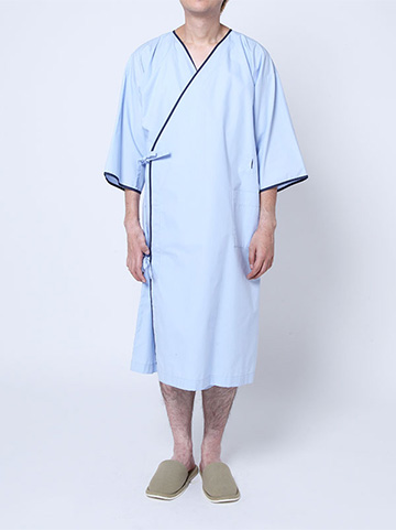 患者着コートを着用した写真（男性）